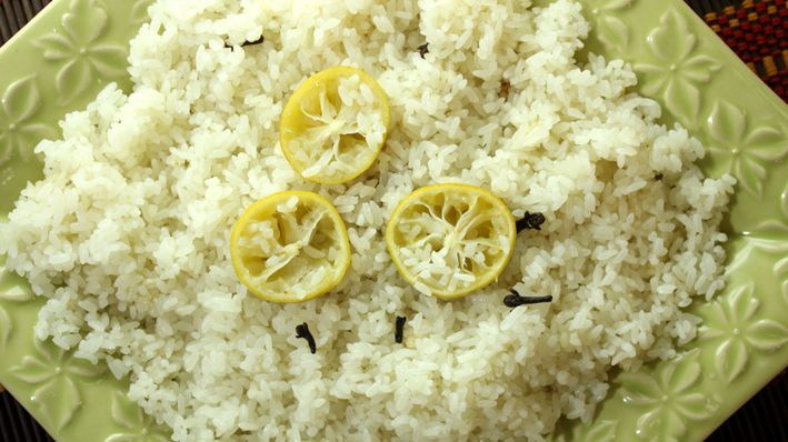 ارز بالليمون والقرنفل