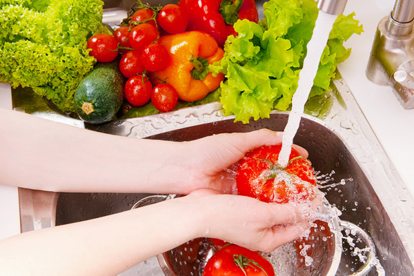 وصفة فعالة لغسل الفاكهة والخضروات