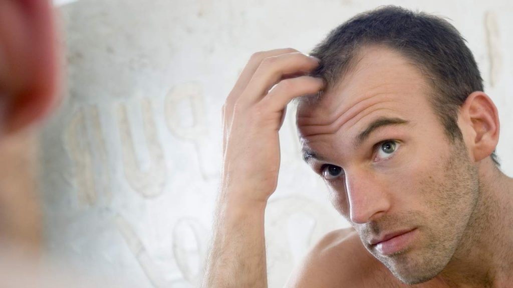 5 وصفات لماسكات طبيعية لحماية الشعر من التساقط