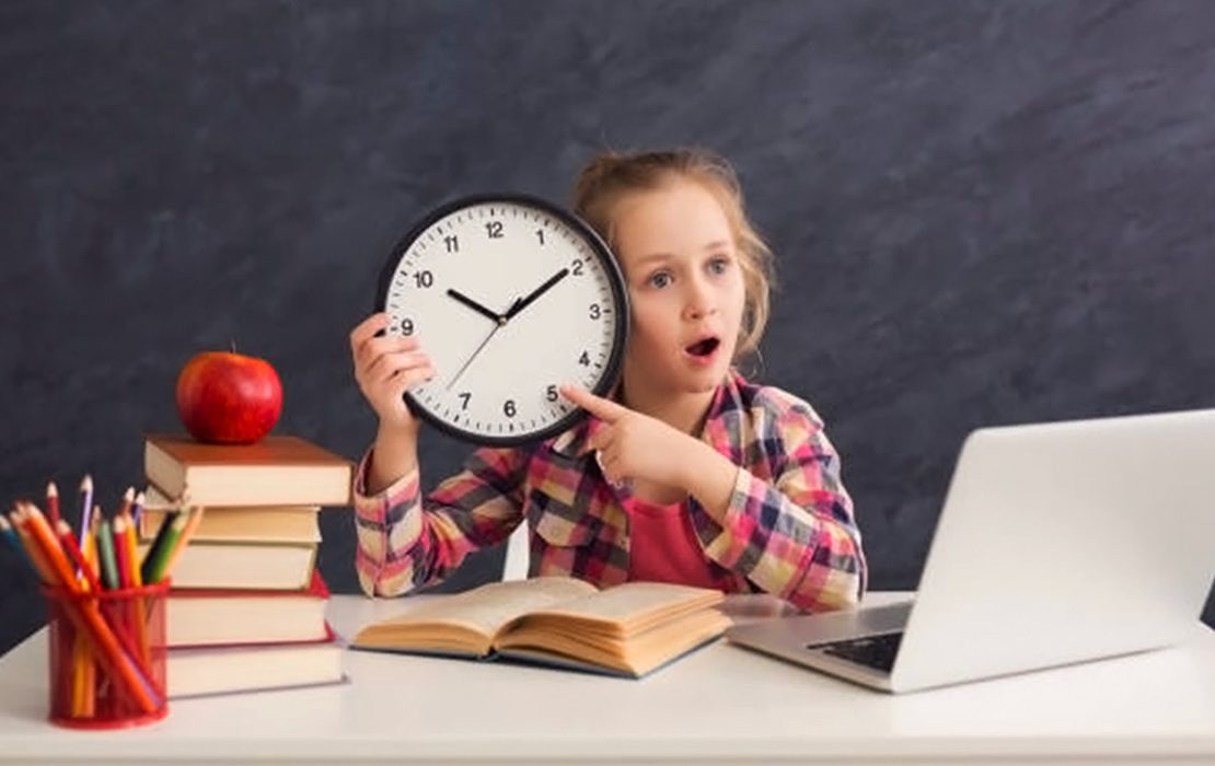 8 خطوات لتنظيم وقت الطفل بين الدراسة والمرح