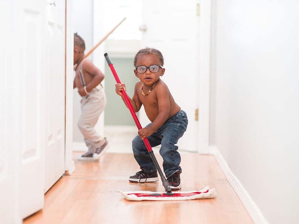 كيف أحافظ على منزلي نظيف ومرتب في وجود طفل صغير؟