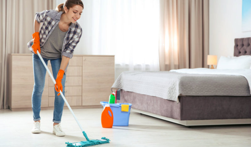روتين تنظيف غرفة النوم بالتفصيل