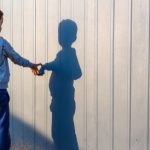 اعراض-مبكرة-لاصابة-الطفل-بالتوحد