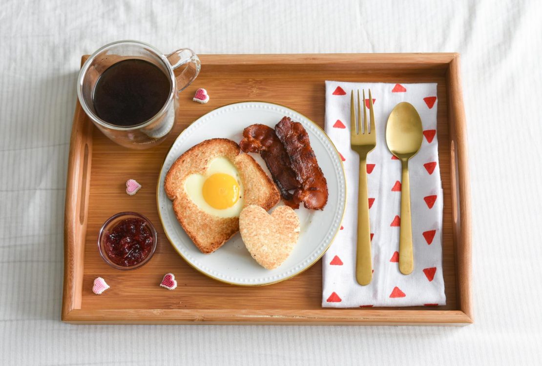3 أفكار مميزة لفطور رومانسي