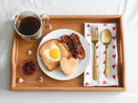 افكار-بسيطة-لفطور-رومانسى