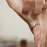 سباب-وطرق-التخلص-من الاخضرار-بسبب-الاكسسورات