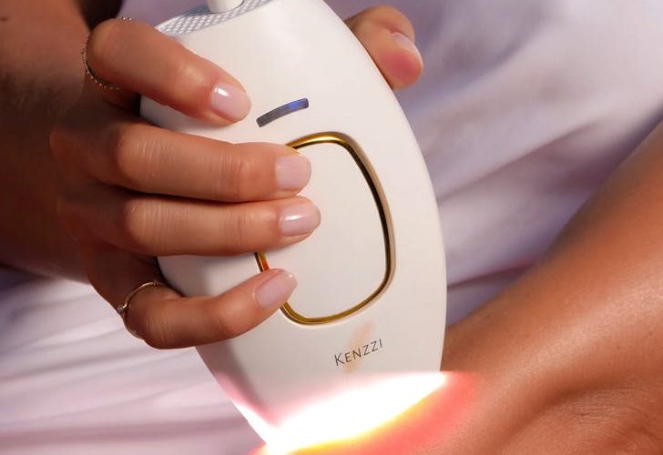 مميزات-وعيوب-جهاز-الليزر-المنزلى