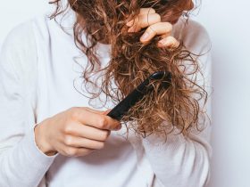 فك-تشابك-الشعر-بطرق-سهلة