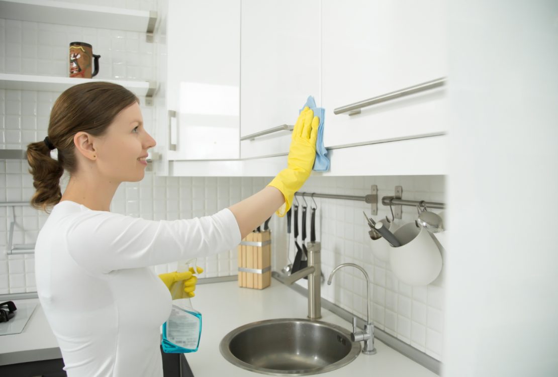 مطبخك ألوميتال ... إليك أسهل 3 طرق لتنظيف المطبخ الألوميتال