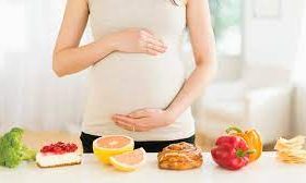 علاقة-نوع-الطعام-بالخصوبة-عند-الرجال-والنساء