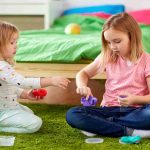 إزالة-بقع-السلايم-من-الملابس