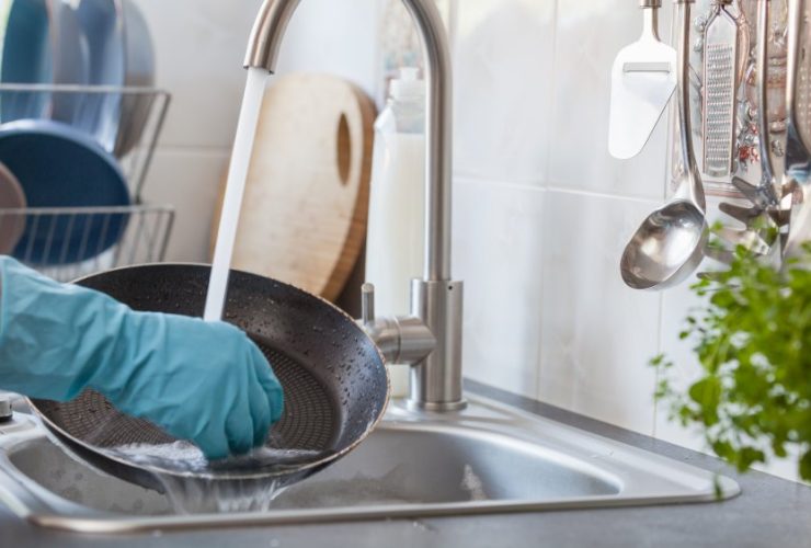 تنظيف-اللحلل-التيفال-والحفاظ-عليها