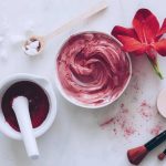 طريقة-عمل-ماسكارا-احمر -خدود-بلاشر-كريم-اساس