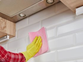 تنظيف-سيراميك-المطبخ-من-الدهون