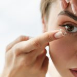 التهاب-العين-بسبب-العدسات-الالصقة