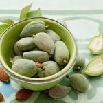 اللوز-الاخضر-لصحة-القلب-والعظام