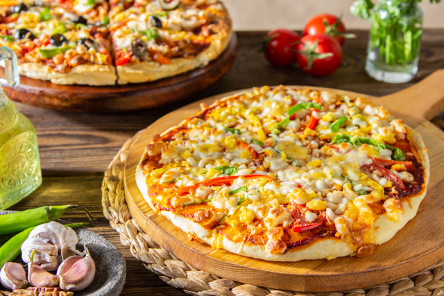 بيتزا حورية - بيتزا اخر الشهر - بيتزا سريعة - البيتزا على اصولها - طريقة عمل البيتزا - قناة الوصفة