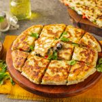 فطير الطاسة - فطير سريع - عشا سريع - فطير الطاسة بالجبن - الفطير الخطير- قناة الوصفة