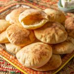 العيش الشامي - الخبز الشامي - عيش المطاعم - خبز بالحليب - وصفات حورية - قناة الوصفة