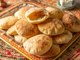 العيش الشامي - الخبز الشامي - عيش المطاعم - خبز بالحليب - وصفات حورية - قناة الوصفة