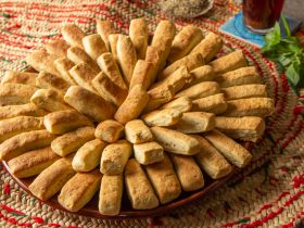 قراقيش الفرن بالشمر- القراقيش - قراقيش مقرمشة - منين بالشمر - مخبوزات للفطار - قناة الوصفة