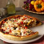 بيتزا - باللحم - المفروم - عجينة - البيتزا - صلصة - البيتزا - قناة - الوصفة