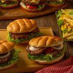 برجر اللحم - طريقة برجر اللحم البيتي - البرجر البيتي - المايونيز البيتي - طريقة عمل البرجر