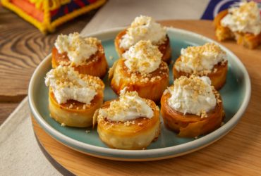 جلاش - حلو - بالقشطة - جلاش شكل وردات - كب كيك الجلاش - حلويات - رمضان - قناة - الوصفة