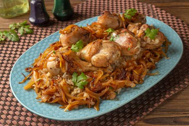 حلة الدجاج مع الارز والبصل المكرمل - حلة الغذاء الواحدة - افكار الغذاء السريع - غذاء المغتربين - قناة الوصفة