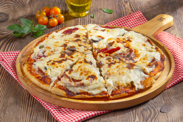 بيتزا بيبروني - بيتزا بالبيبروني - بيتزا