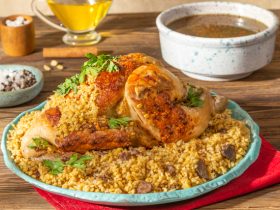 دجاج محشي بالفريك مع ملوخية بالتقلية - طريقة عمل دجاج محشي بالفريك