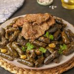 طريقة_عمل_محشي_ورق_عنب_مع_شرائح_لحم_استيك