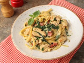 مكرونة_بالكريمة_والسبانخ_والدجاج