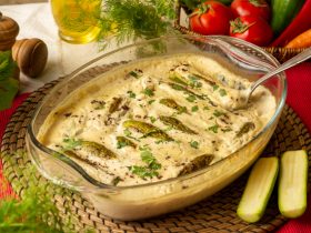 كوسة محشية مع صوص الطحينة_طريقة عمل محشي الكوسة