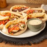 كفتة_الطاسة_مع_سلطة_طحينة_ساندويتش _كفتة